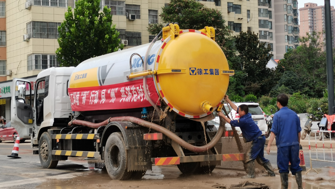 金年会吸污车驰援郑州特大暴雨